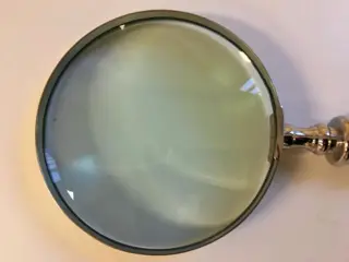 Loep , Vergrootglas, alu handvat, mooi groot, kado