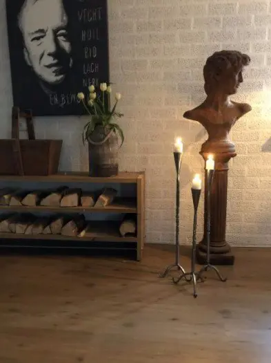 Smeedijzeren kandelaar,1 armig,kaarsenstandaard