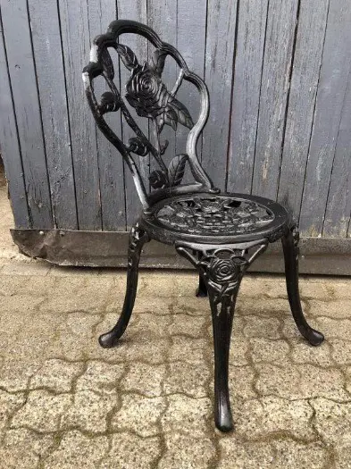 Gietijzeren tuinstoel , rozen