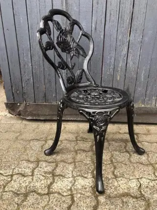 Gietijzeren tuinstoel , rozen