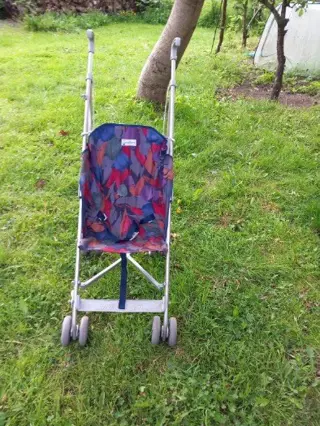 Buggy maclaren, handig in gebruik - 25,-