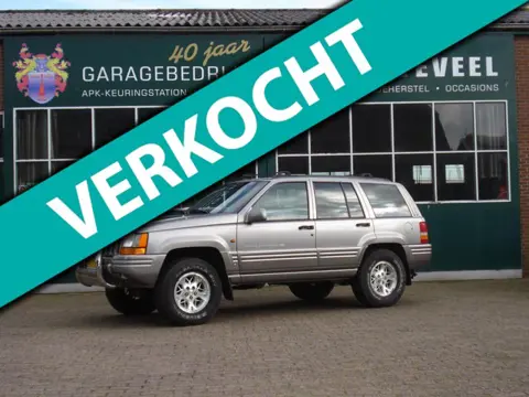Jeep Grand Cherokee 4.0i Laredo luxe auto met eventueel chromen sidebars aanwezig