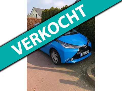 Toyota Aygo Toyota Aygo 1.0 VVT-i x-play keyless entry navigatie 2016