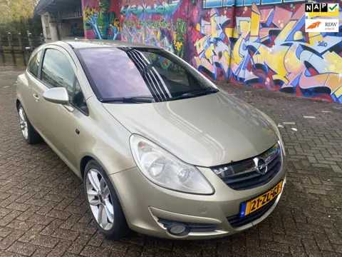 Opel Corsa 1.7 CDTi Executive navigatie dikke velgen airco elektrische ramen cv half leer mooi kleur
