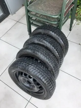 Eurowinter winterbanden 165/60 R15 met velgen (200 euro)
