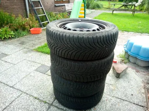 Set van 4 st winterbanden incl stalen velg 205/55/R16