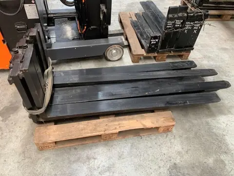 Onbekend Heftruckvorken FEM2 Forklift forks FEM2 lengths 1600mm and 1800mm