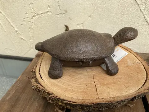 GIETIJZEREN TURTLE ZEESCHILDPAD MET SCHARNIERENDE DEKSELTJE NIEUW