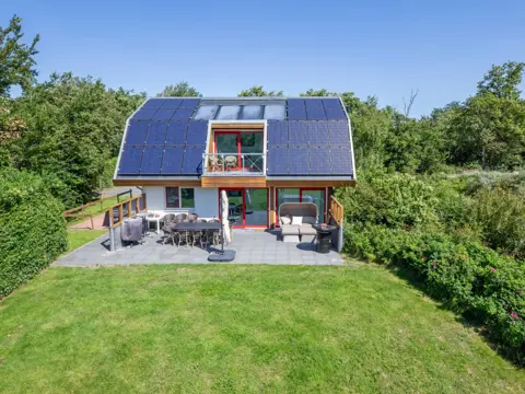 Luxe vakantiehuis met grote beschutte tuin en rustig gelegen