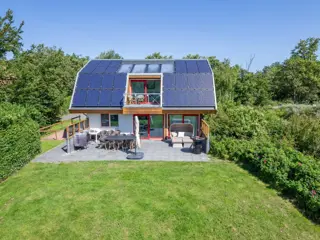 Luxe vakantiehuis met grote beschutte tuin en rustig gelegen