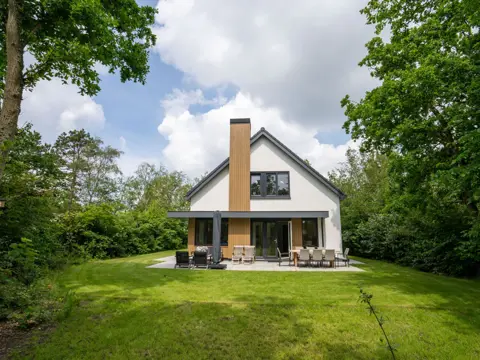 Comfortabel ingericht familiehuis op het rustige park de Parel