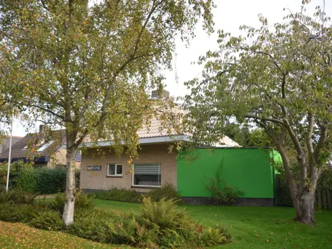 Vrijstaand royaal vakantiehuis op loopafstand van het strand