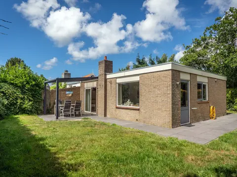 Knus vakantiehuis met houtkachel en grote tuin in het bos