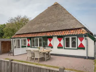 Sfeervol appartement in authentiek stolpboerderij bij Den Hoorn