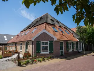 Onder de wol in de bedstee in modern vakantiehuis in Den Hoorn