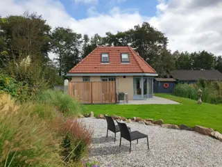 Vrijstaande sfeervol ingerichte vakantievilla in het groen