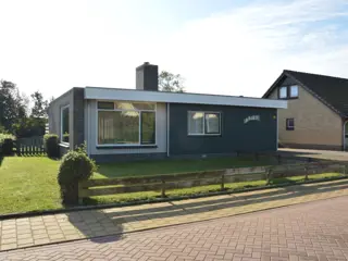 Bungalow met zonnige tuin op loopafstand van het strand