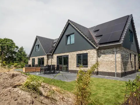 Luxe Groepsvilla met privé-sauna dichtbij bos en strand