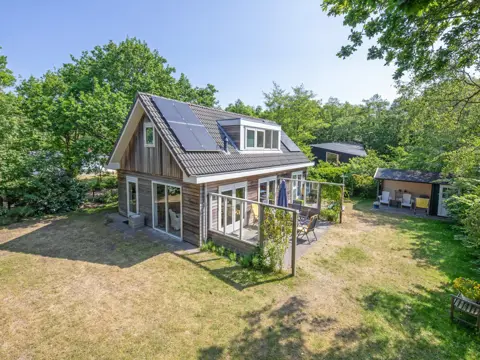 Smaakvol ingericht familiehuis rustig gelegen in het bos