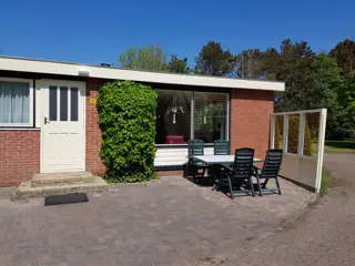 Bungalow in een oase van groen aan de rand van De Koog
