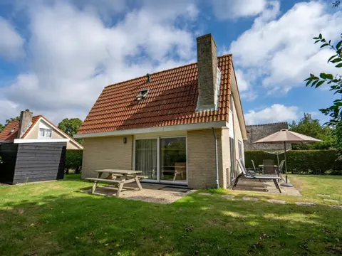 Modern vakantiehuis met riante tuin bij het bos en het dorpscentrum