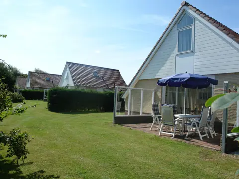 Rustig gelegen luxe vakantiehuis met sauna en riante tuin in De Koog