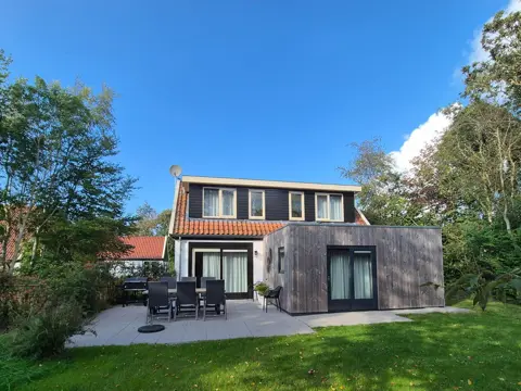 Luxe vrijstaand vakantiehuis op klein park net buiten De Koog
