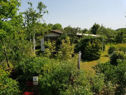 Gezellig chalet met ruime tuin op de grens van bos en weilanden