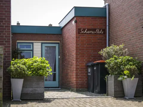 Gezellig kleurrijk vakantiehuisje met privétuin in De Koog