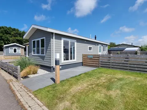 Vrijstaand chalet nabij het strand en dorpscentrum