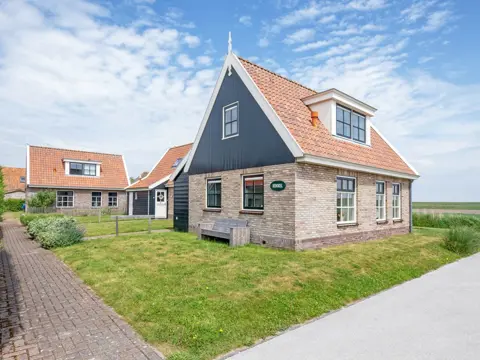 Ruim vakantiehuis in Texelse stijl vlakbij de Waddenzee en Oosterend