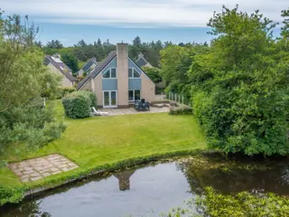 Ruim comfortabel vakantiehuis met tuin aan het water in De Koog