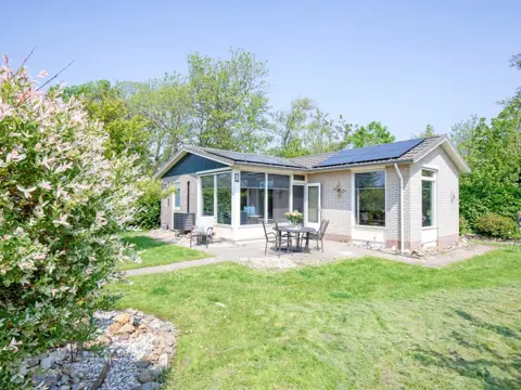 Vrijstaand vakantiehuis met veel privacy in Oosterend