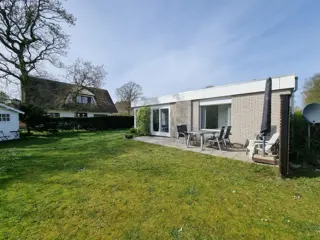 Bungalow met ruime tuin op het zuiden