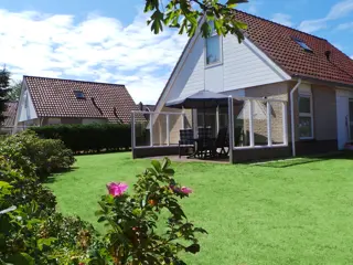 Luxe vakantiehuis met sauna en grote tuin ideaal gelegen in De Koog