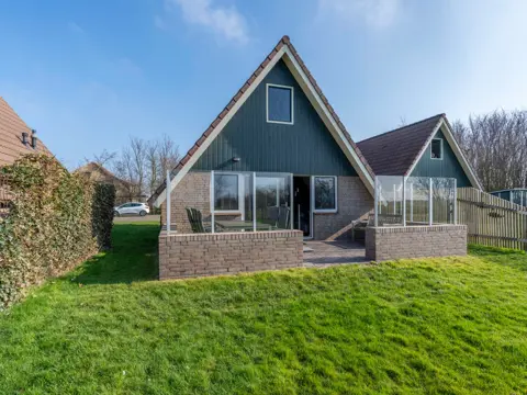 Comfortabel ruim vakantiehuis met heerlijke tuin vlakbij De Koog