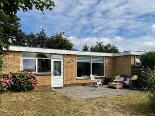 Geschakelde bungalow op loopafstand van natuurgebied de Slufter