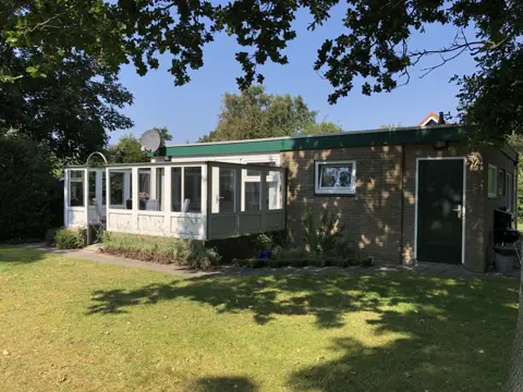 Vrijstaande bungalow aan de rand van het Texelse bos