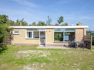 Geschakeld vakantiehuis met zonnig terras nabij De Slufter