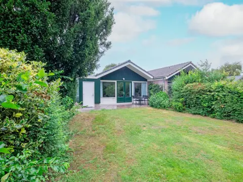 Bungalow met fijne tuin dichtbij natuurgebied De Slufter