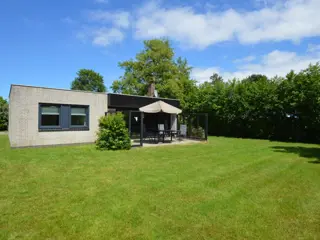 Bungalow met ruime tuin grenzend aan het Texelse bos