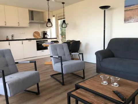 Moderne vakantiewoning aan de rand van het bos bij De Koog