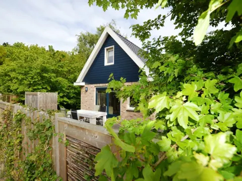 Vakantiehuis met omsloten tuin op park De Parel