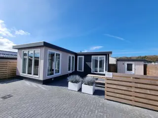 Een luxe en modern ingericht chalet dichtbij strand en zee