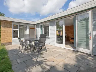 Geschakelde bungalow gelegen vlakbij Natuurgebied De Slufter