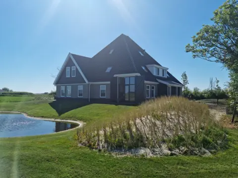 Geschakeld modern vakantiehuis dichtbij De Slufter