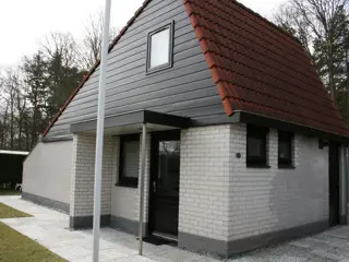 Licht en ruim vakantiehuis met ideale ligging in het bos