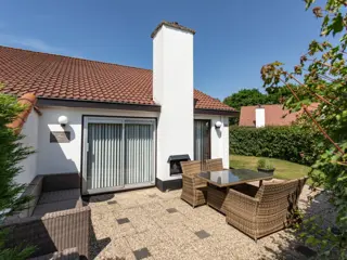 Ruim vakantiehuis met opgemaakte bedden bij het bos