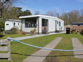 Chalet bij strand en duinen op Texel
