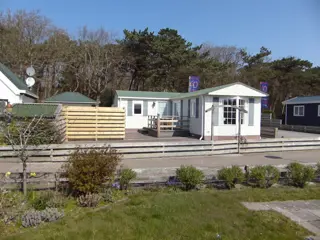 Ruim chalet aan de bosrand vlakbij de Koog en het strand